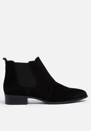 dasha chelsea boot